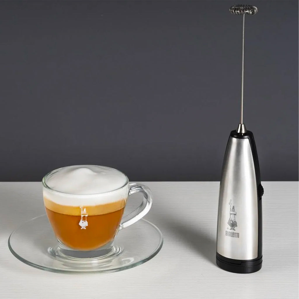 Bialetti Hand Whipper (Battery-Powered Milk Frother) – everything kitchen
